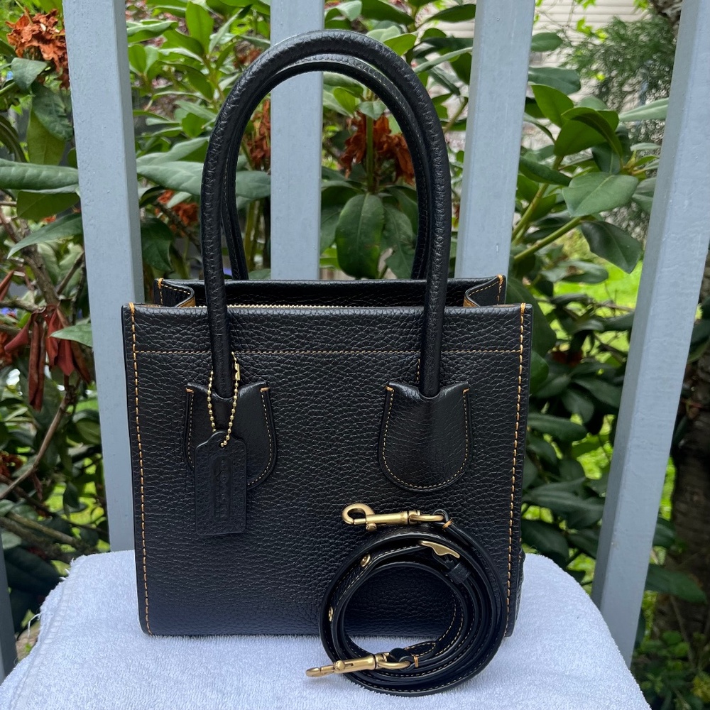 Coach Cashin Carry Tote 22 in Black